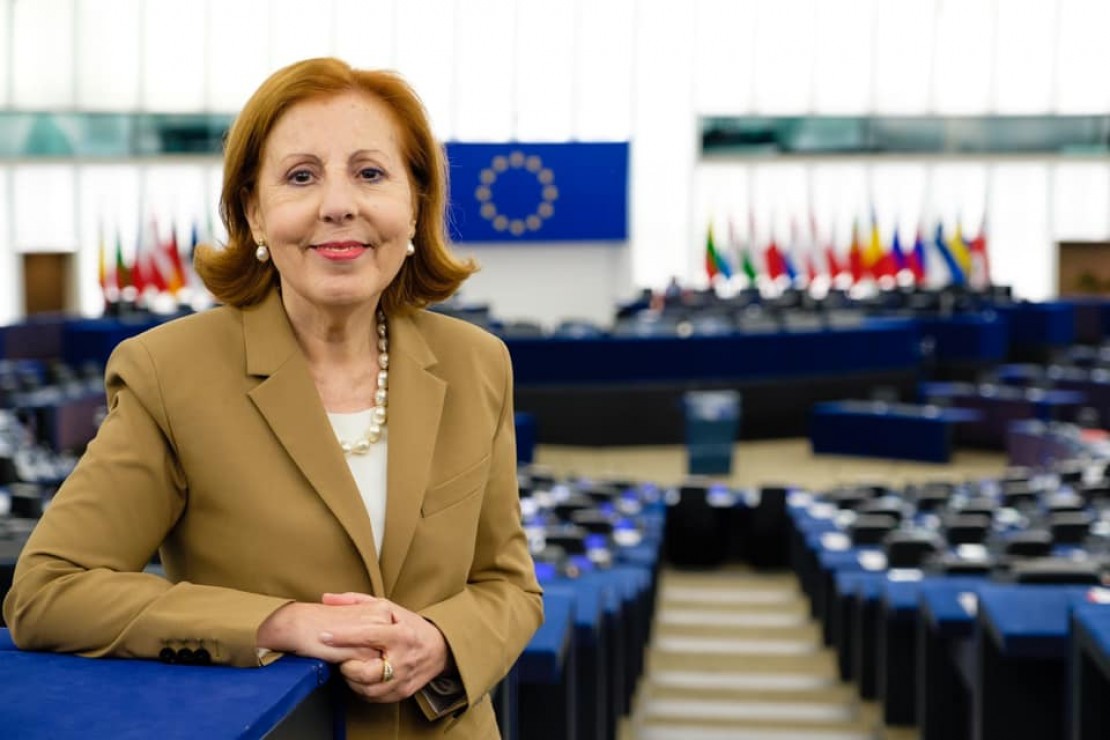 Líderes de cinco grupos políticos pressionam Conselho Europeu a aprovar diretiva sobre mulheres nos conselhos de administração, em carta também subscrita por Maria da Graça Carvalho