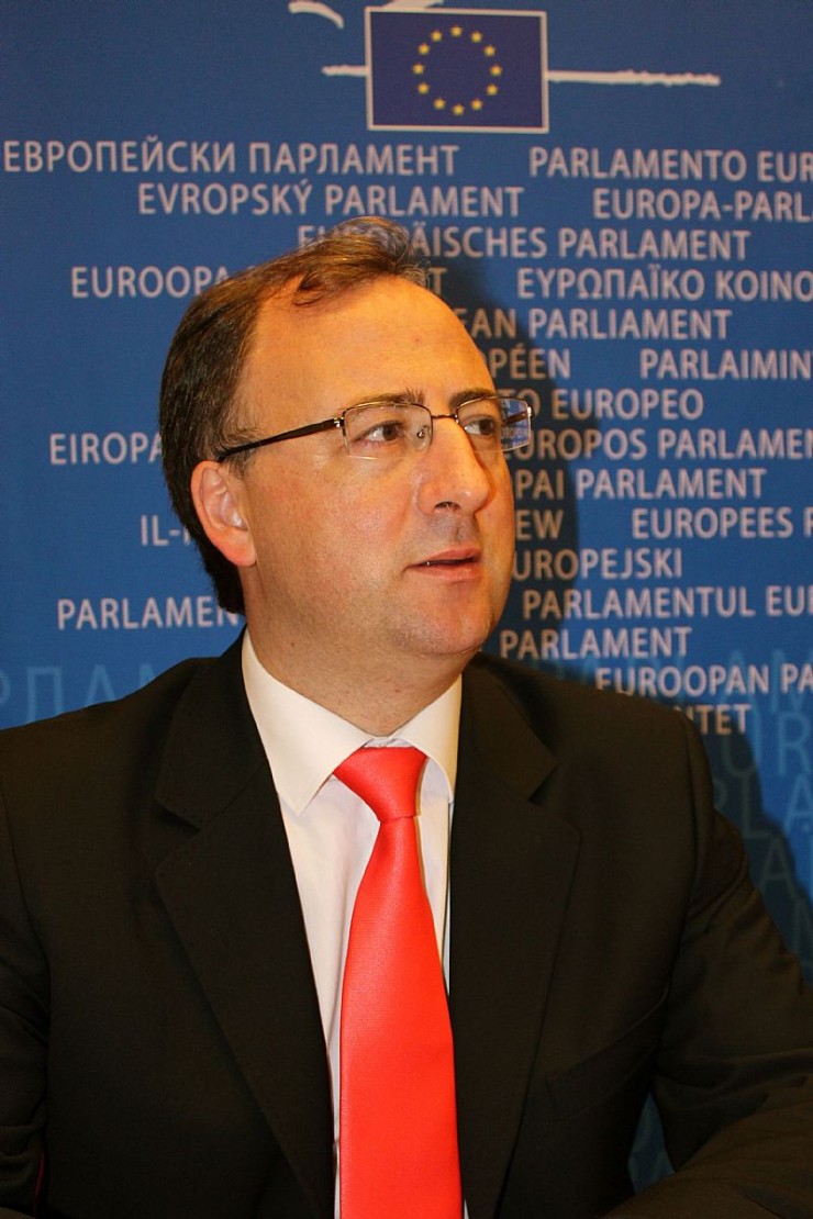 Eurodeputado José Manuel Fernandes questiona Comissão Europeia sobre desvio de verbas do TGV